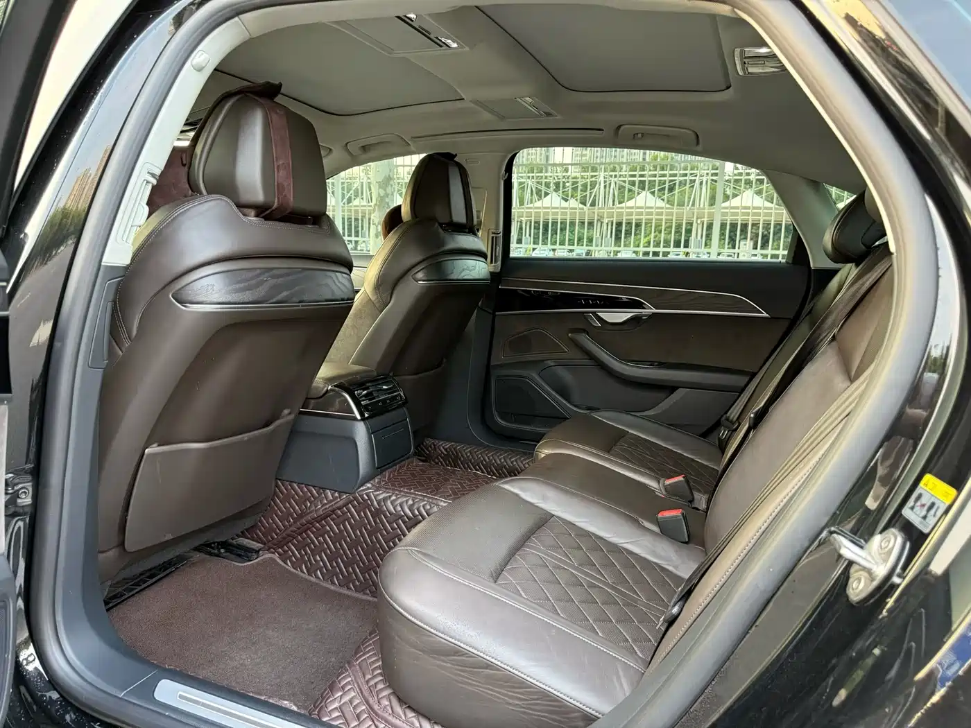 Photo 6 - Audi A8