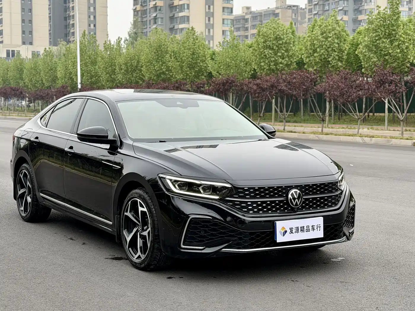 Volkswagen Passat 2023 Facelift 330TSI Starlight Premium Edition фото 3