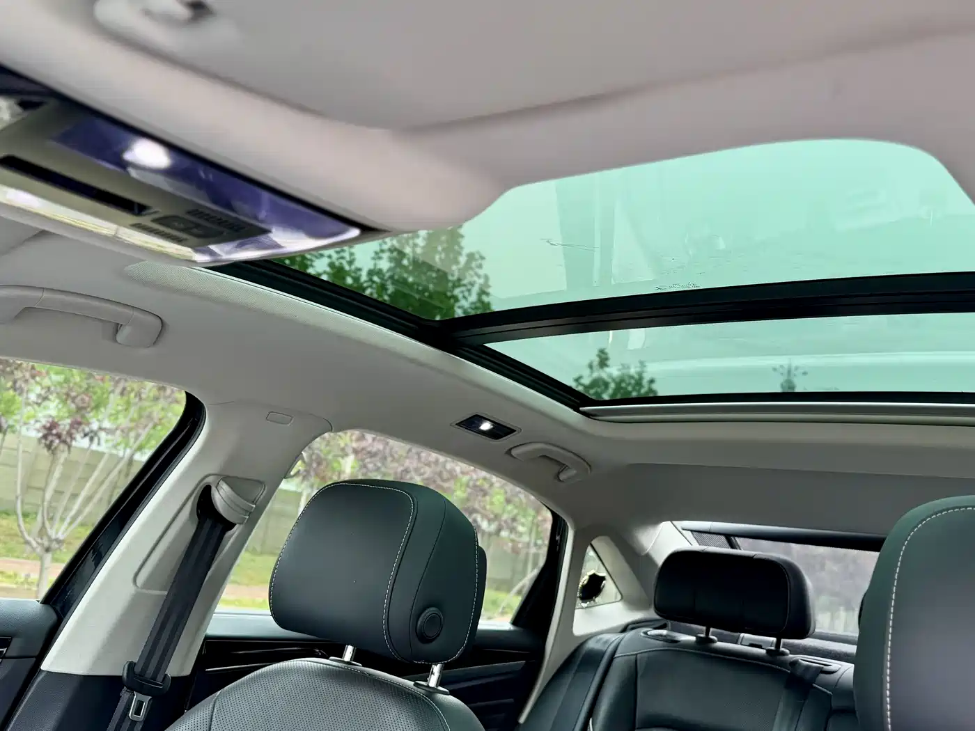 Volkswagen Passat 2023 Facelift 330TSI Starlight Premium Edition фото 16