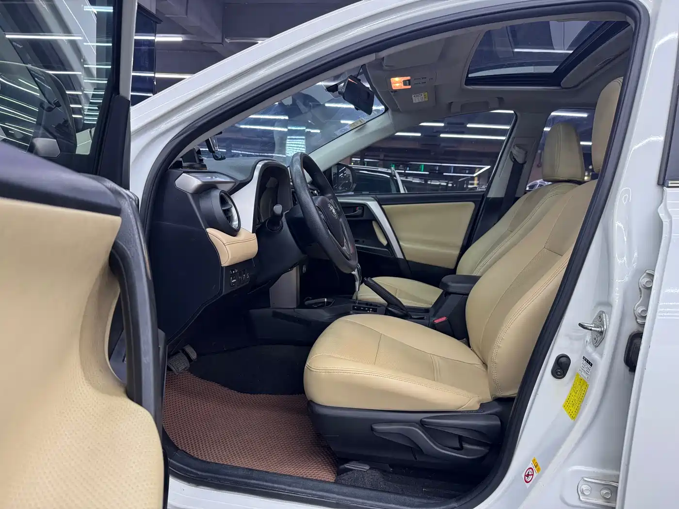 Toyota RAV4 Rongfang 2016 2.0L CVT 2WD Trend (China V) фото 3