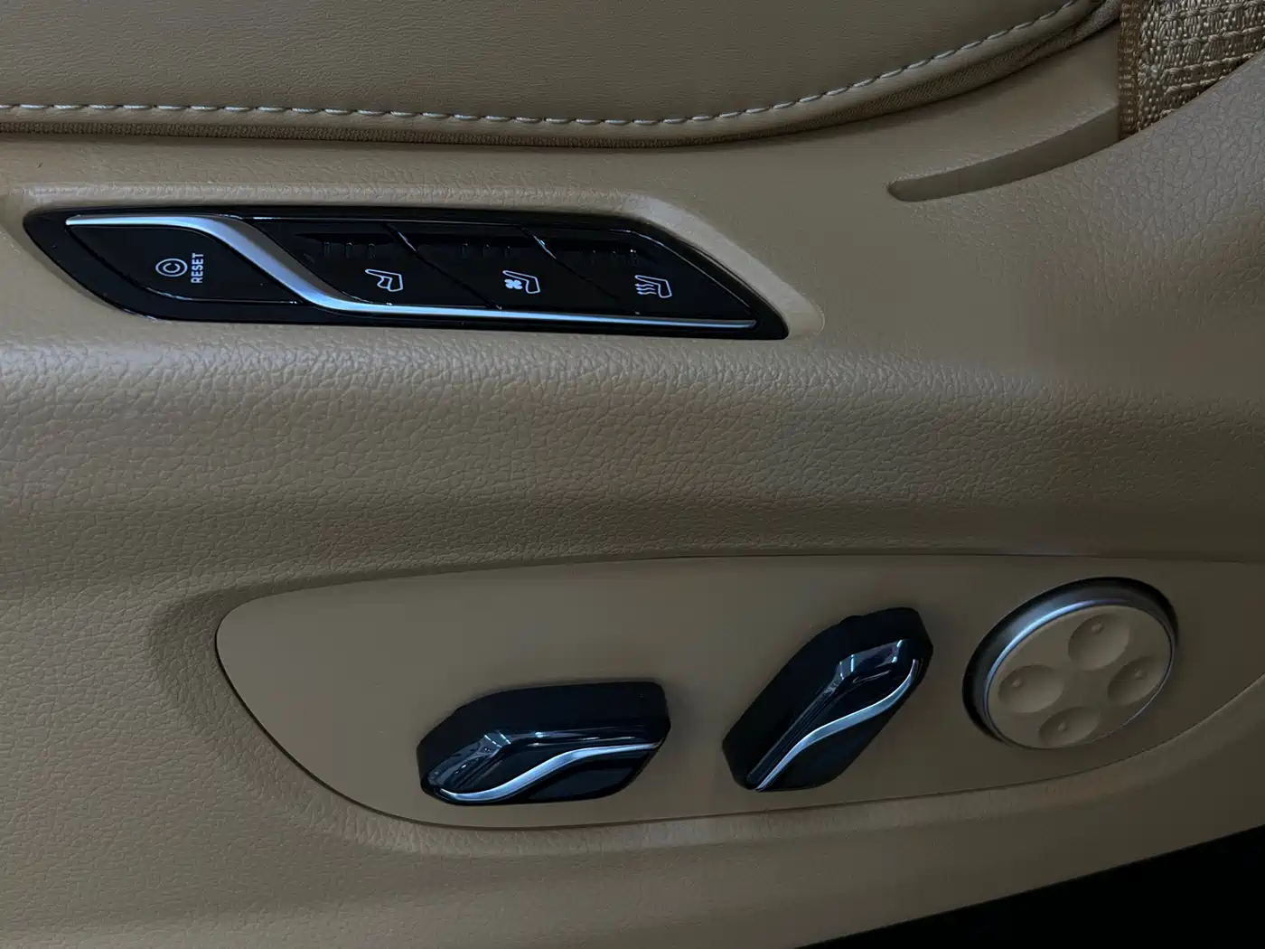 Voyah Auto Voyah Dreamer 2024 PHEV Extended Range Flagship Edition фото 17