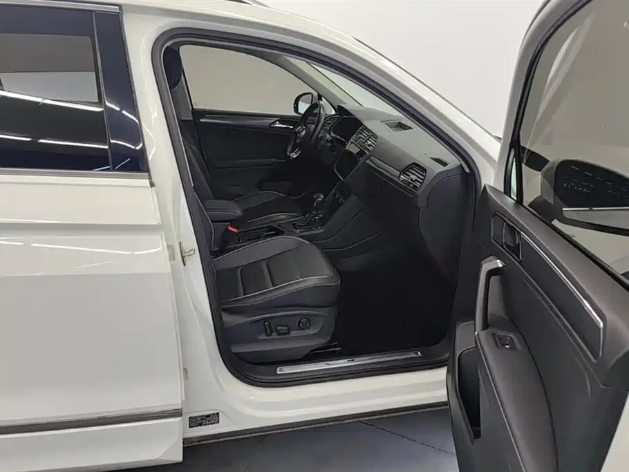 Volkswagen Tiguan L 2020 330TSI Auto 2WD R-Line Flagship China VI фото 8
