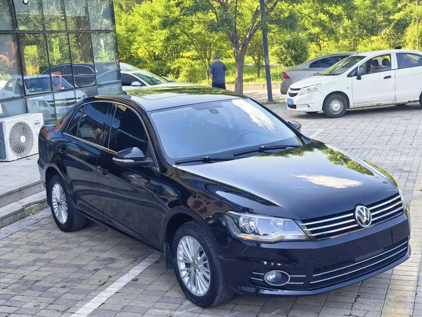 Volkswagen Bora 2013 1.6L Automatic Luxury Model фото 3