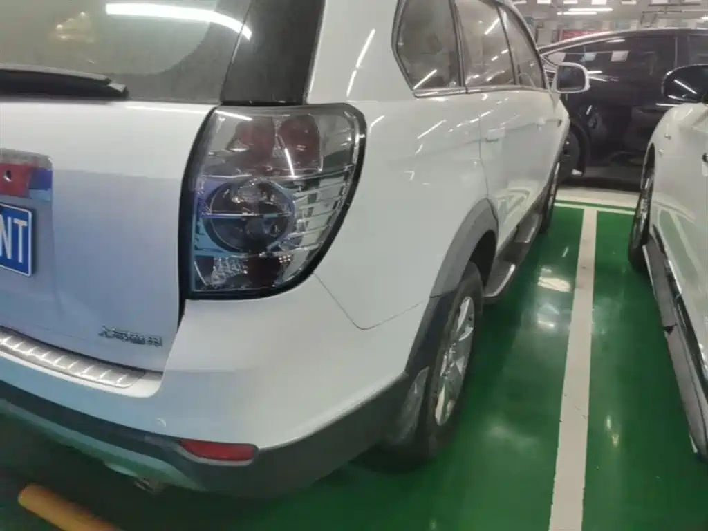 Chevrolet Captiva 2014 2.4L 2WD Urban 5-seater фото 8