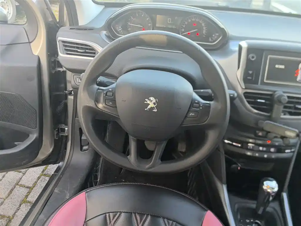 Peugeot 2008 2016 230THP Automatic Fashion фото 11