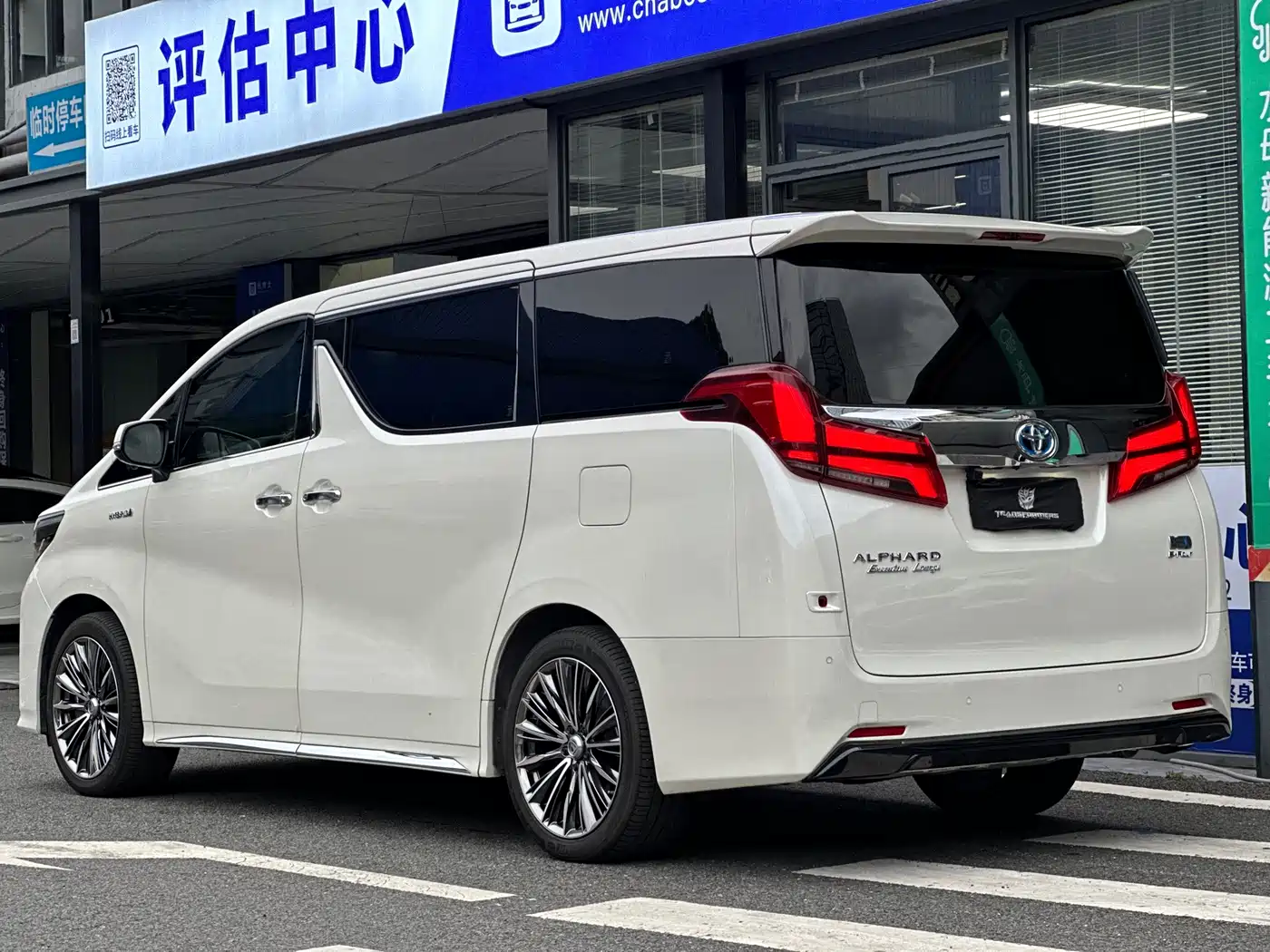 Toyota Alphard 2019 Hybrid 2.5L Premium Edition фото 5