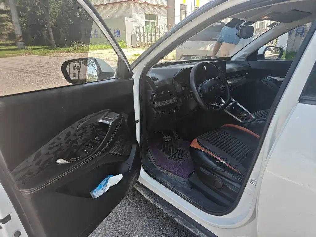 Фото 14 - Baojun RS-3