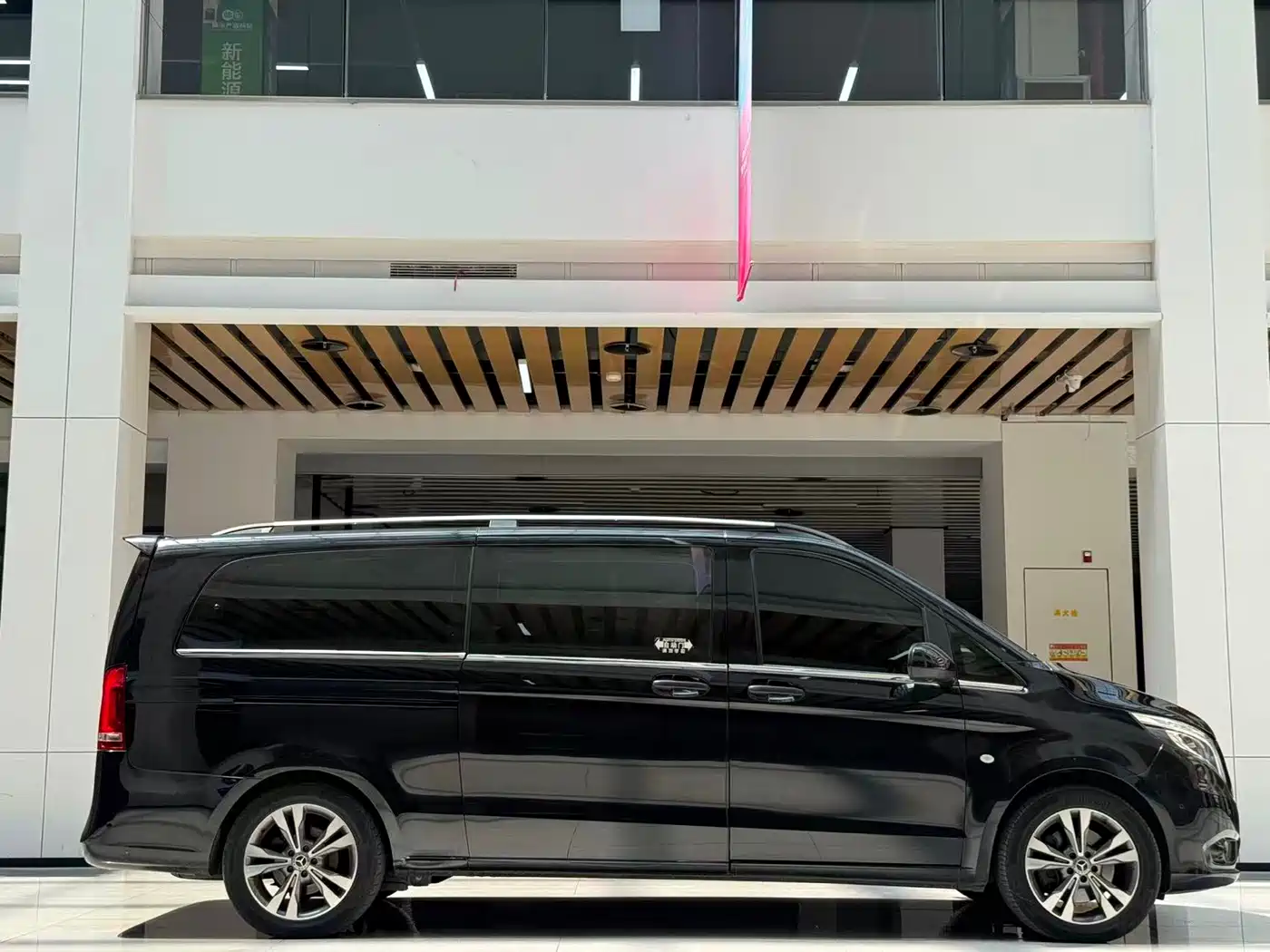 Mercedes-Benz Vito 2020 2.0T Business Edition (7-seater) фото 4
