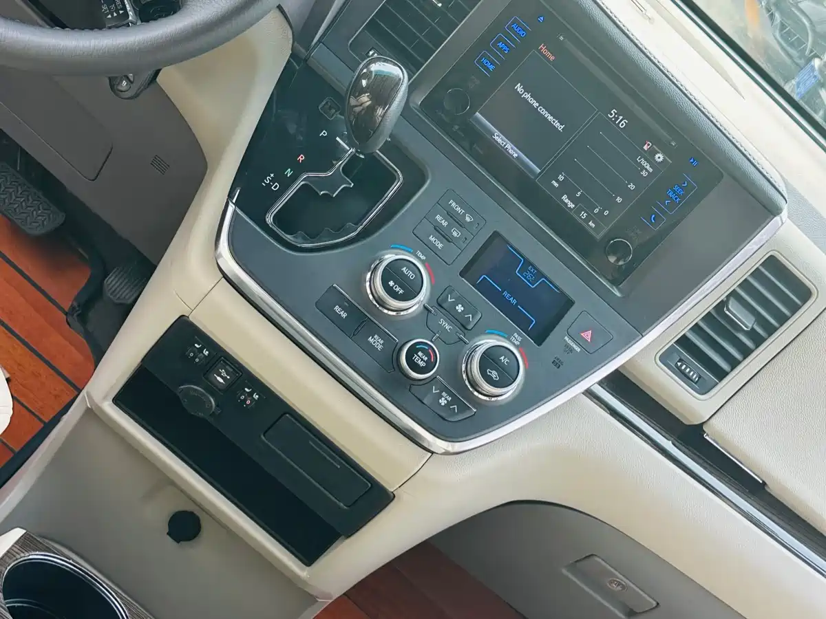 Toyota Sienna 2015 3.5L 2WD L фото 19