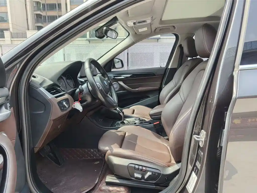 BMW X1 2021 sDrive25Li Leading фото 4
