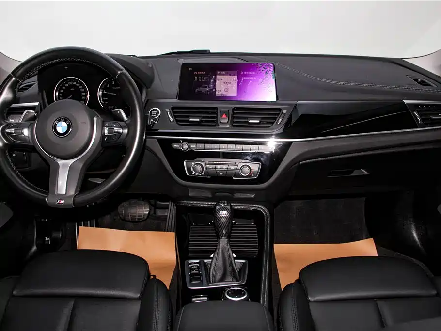 BMW 1 Series 2019 120i Leading M Sport Package фото 14