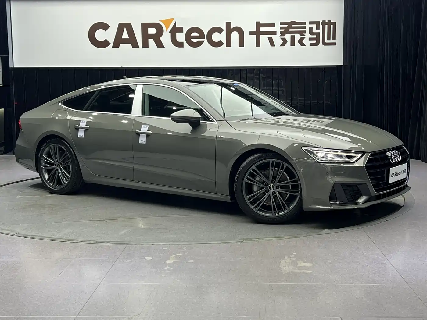 Audi A7 2023 Model 45 TFSI Premium Selection Edition фото 2