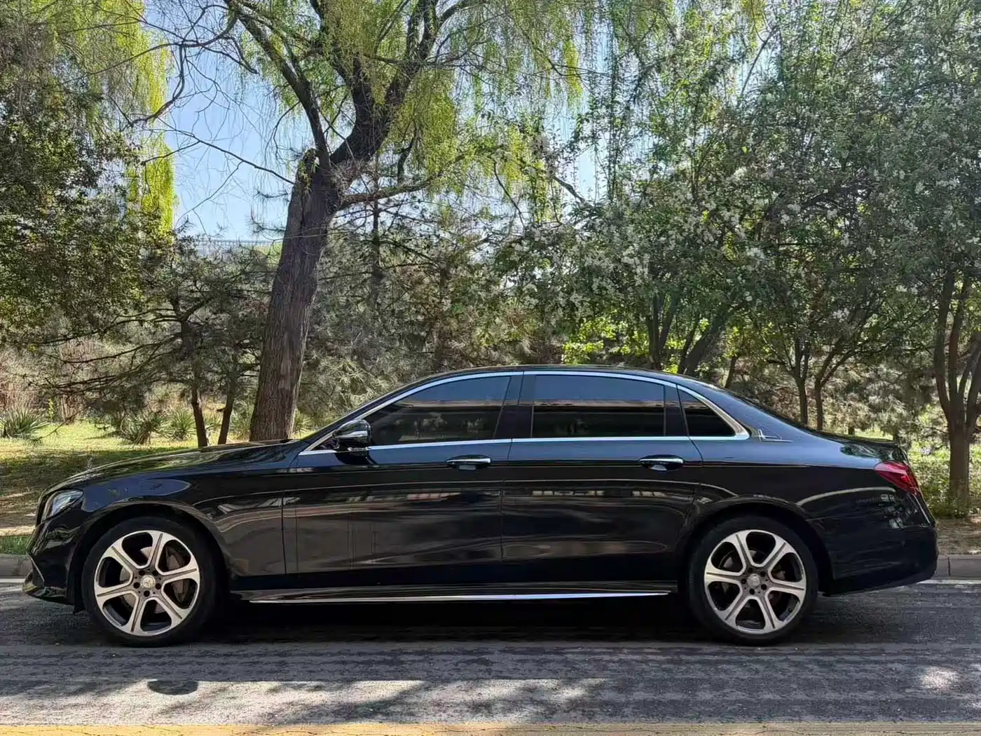 Mercedes-Benz E-Class 2017 E 300 L Sport Fashion фото 3