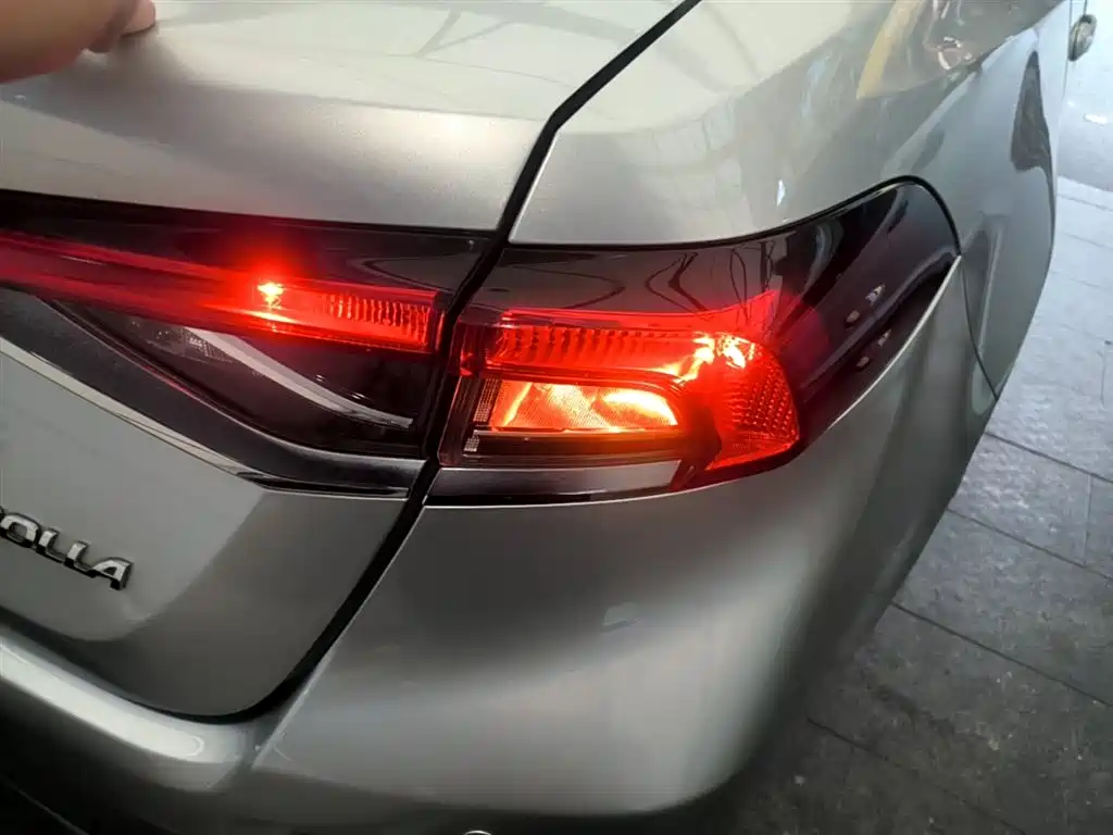 Toyota Corolla 2021 TNGA 1.5L CVT Elite Edition фото 8
