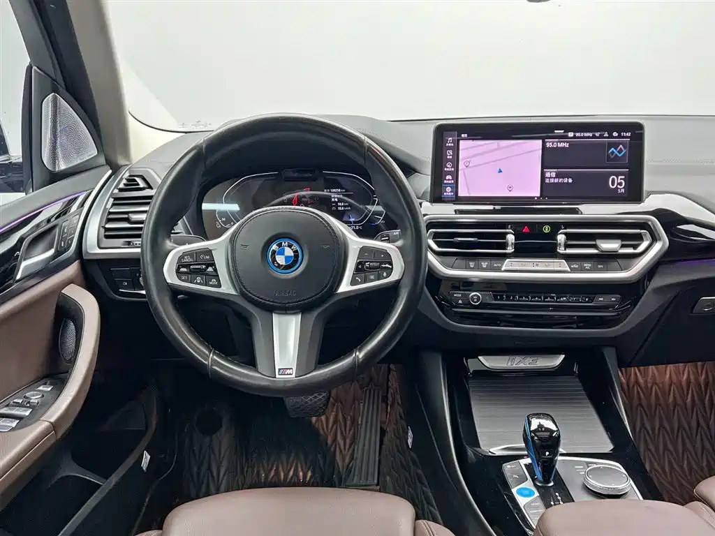 BMW iX3 2022 Leading Edition фото 18