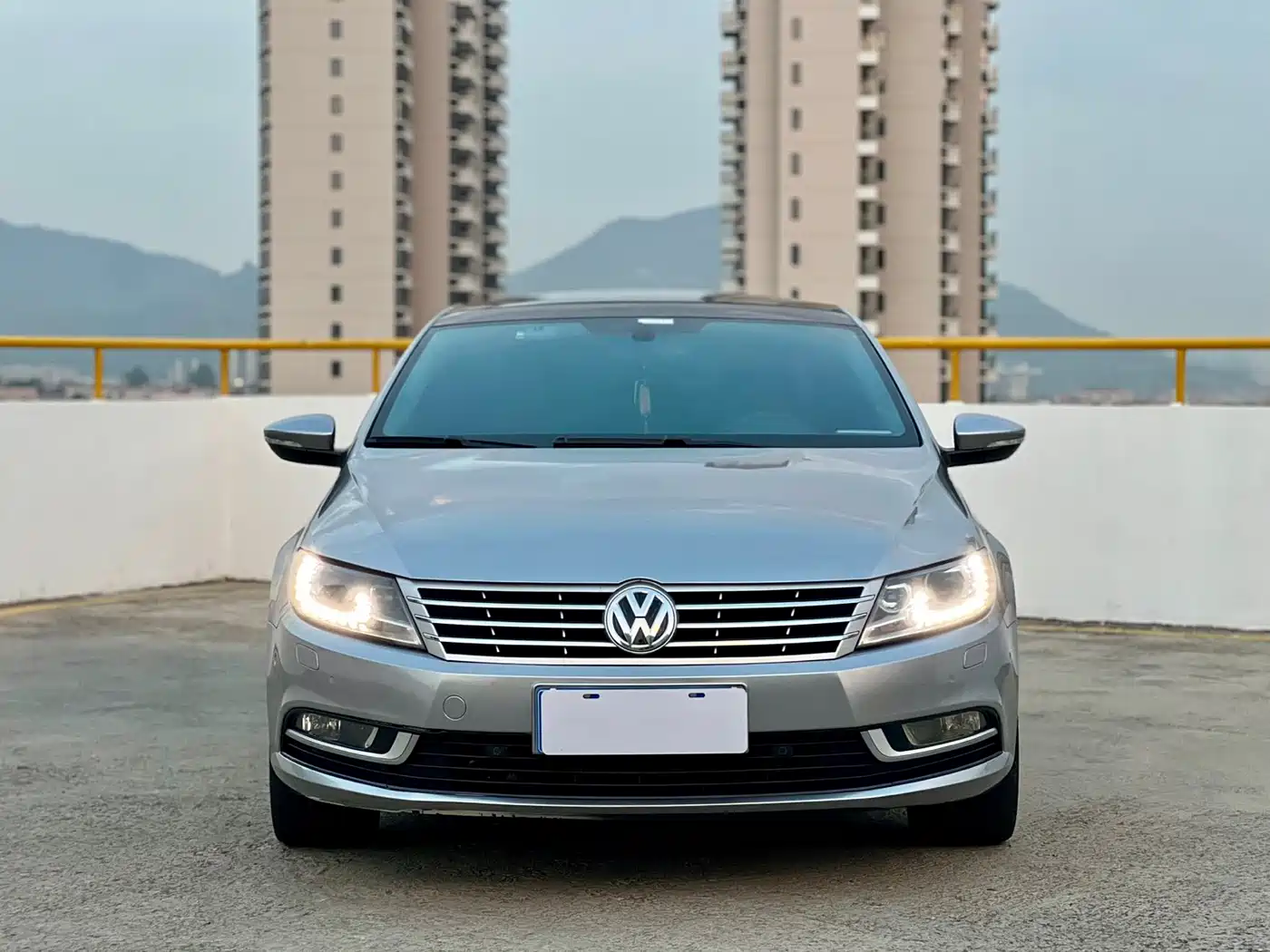 Volkswagen FAW-Volkswagen CC 2016 Model 1.8TSI Luxury фото 2