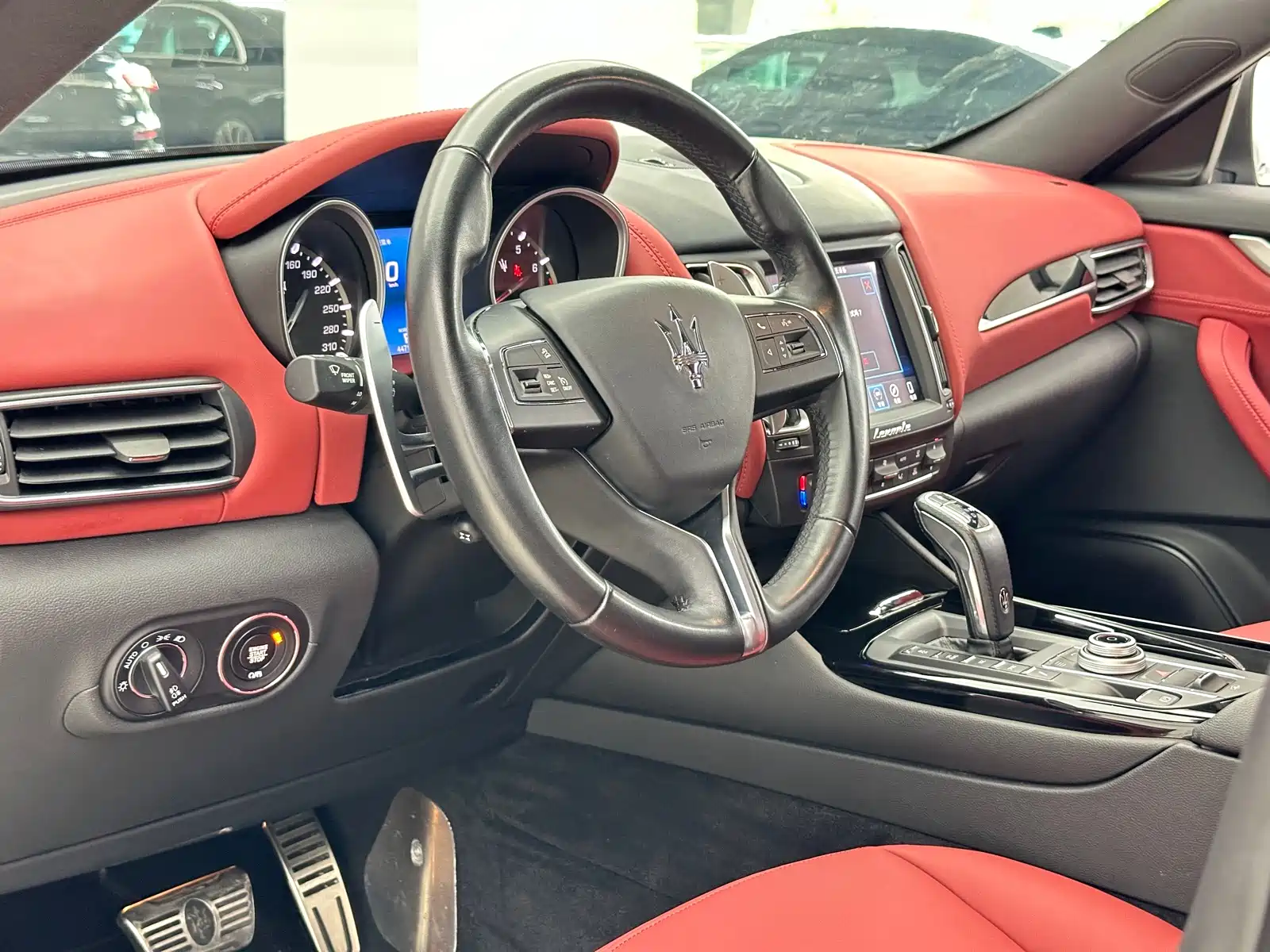 Photo 13 - Maserati Levante