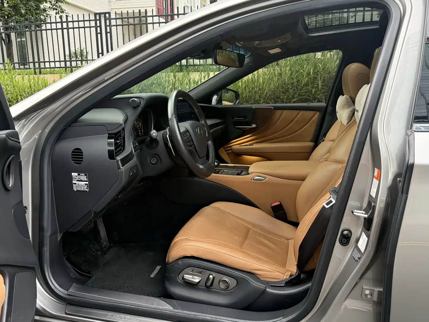 Lexus LS 2021 500h Excellence Edition фото 11