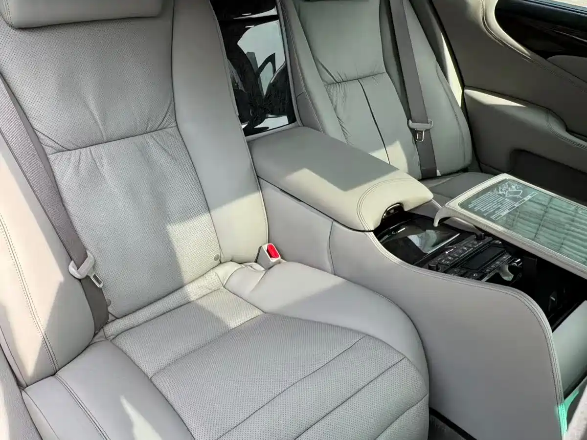 Lexus LS 2006 460L Premium Edition фото 13