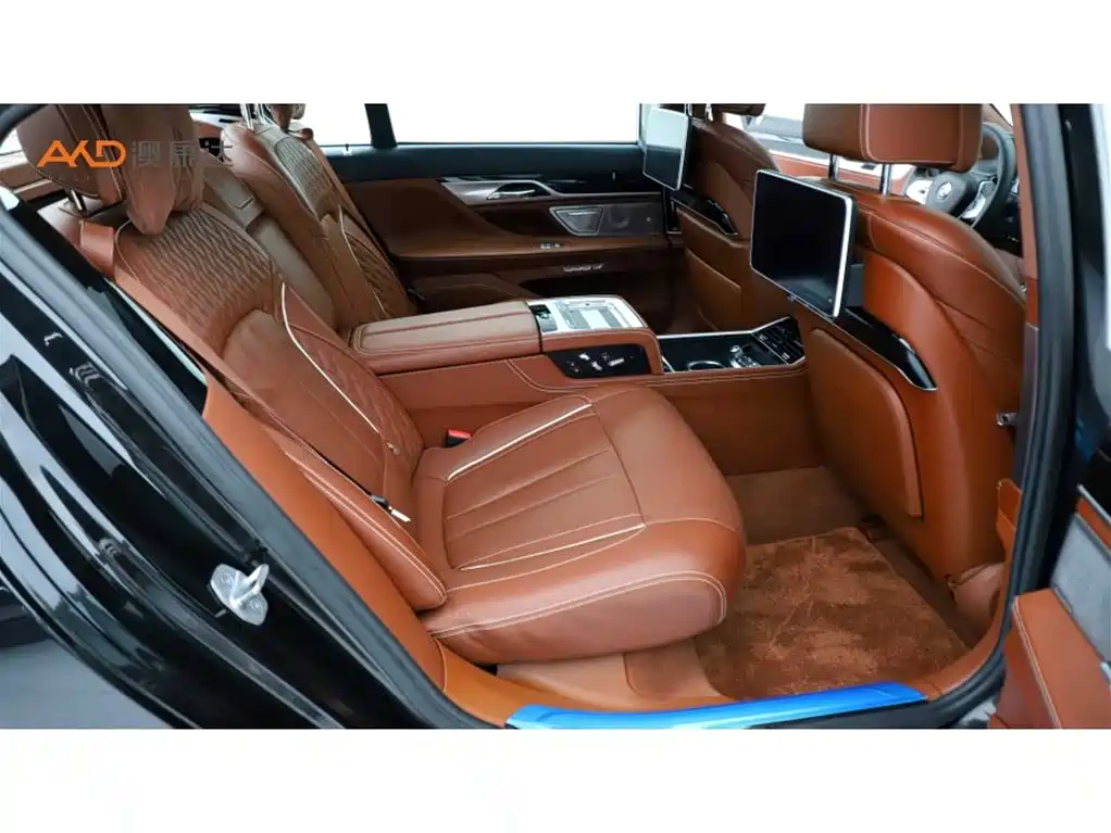 Фото 8 - BMW 7 Series