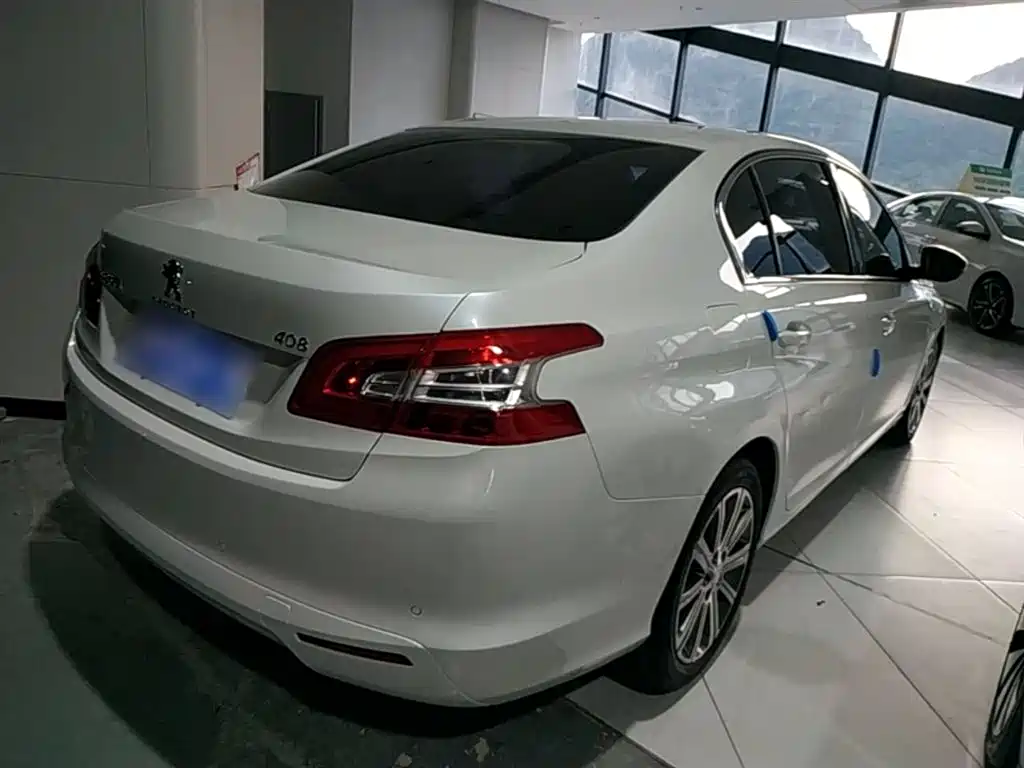 Peugeot 408 2015 Model 1.2T Automatic Luxury Edition фото 7