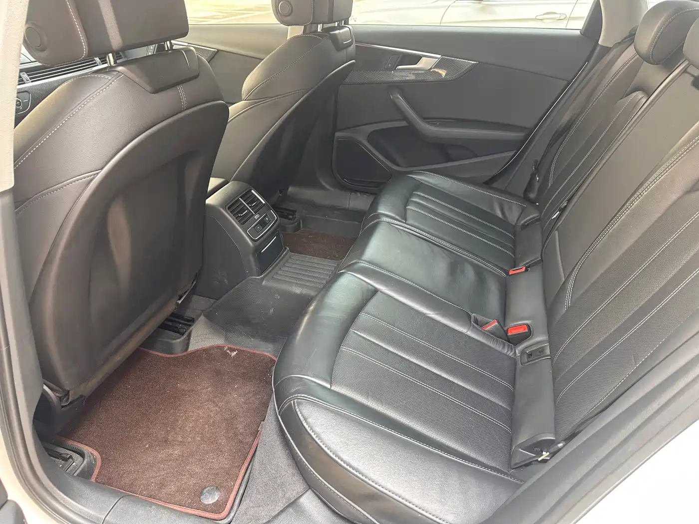 Audi A4L 2023 40 TFSI Luxury Sport фото 10