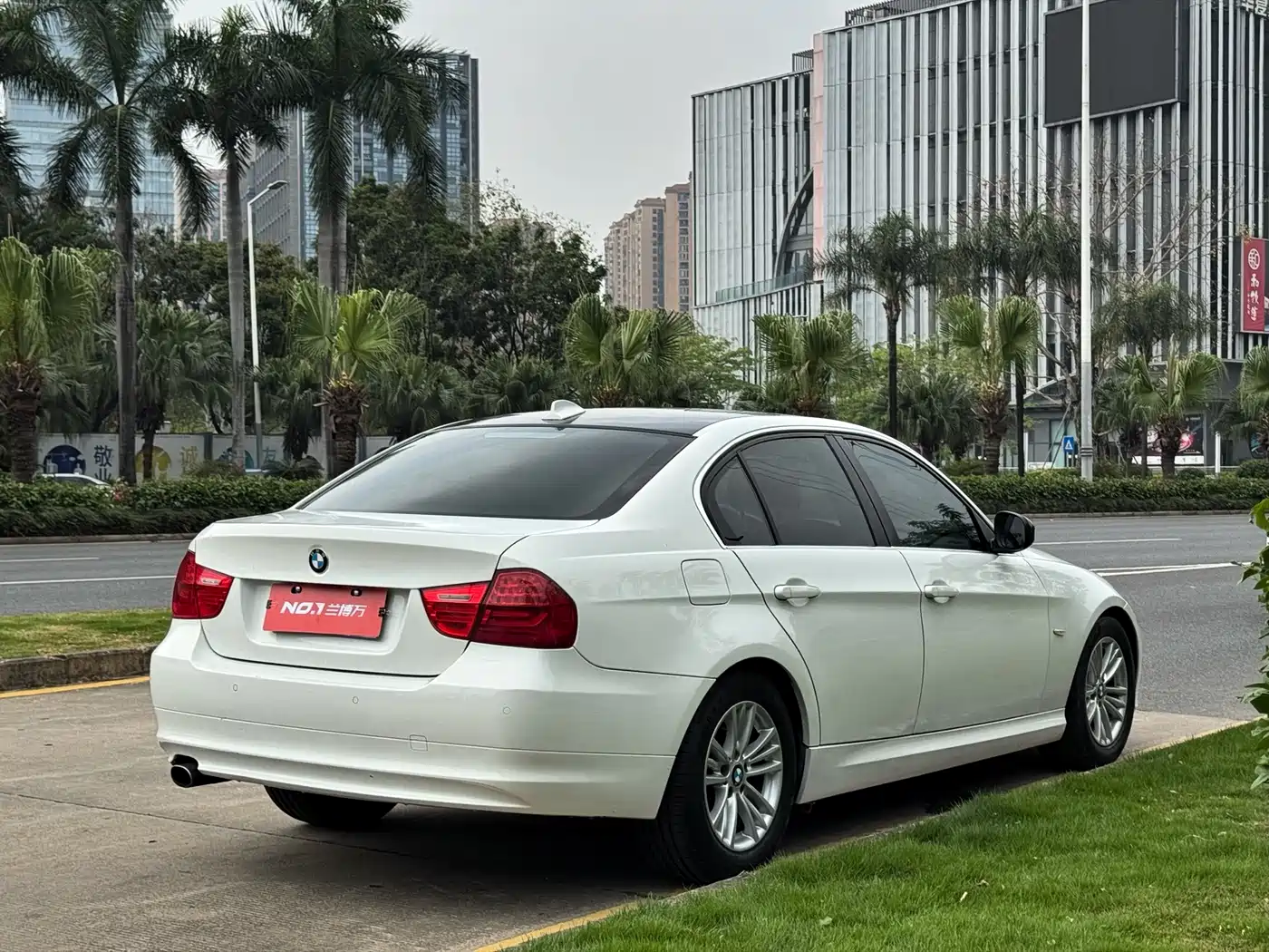 BMW 3 Series (Import) 2010 320i Luxury фото 9