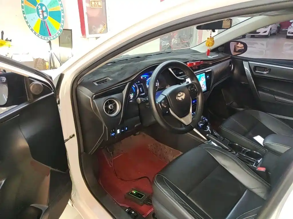 Toyota Corolla 2017 Facelift Hybrid 1.8L E-CVT Elite Edition фото 16