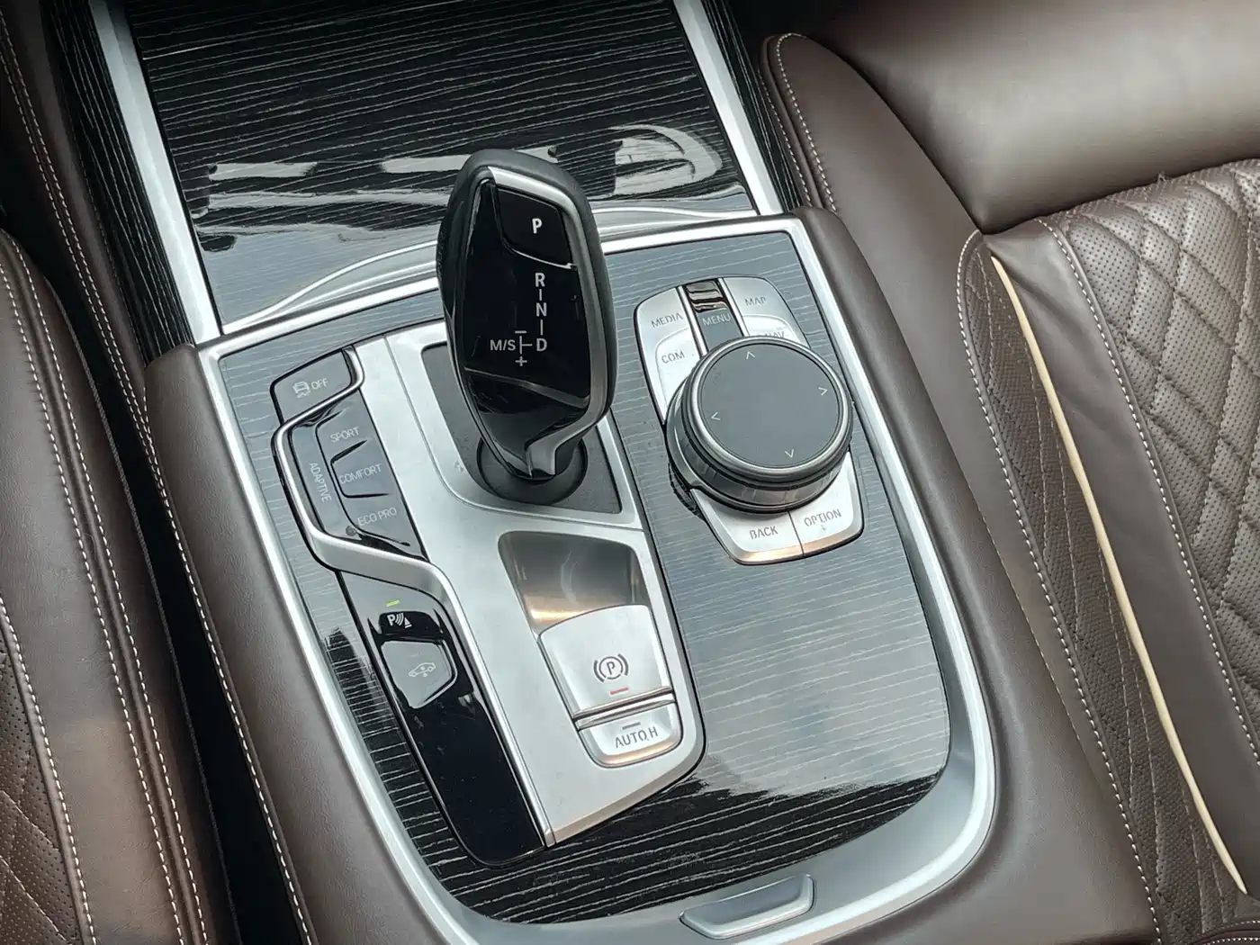 BMW 7 Series 2021 Model 740Li Leading M Sport Package фото 18