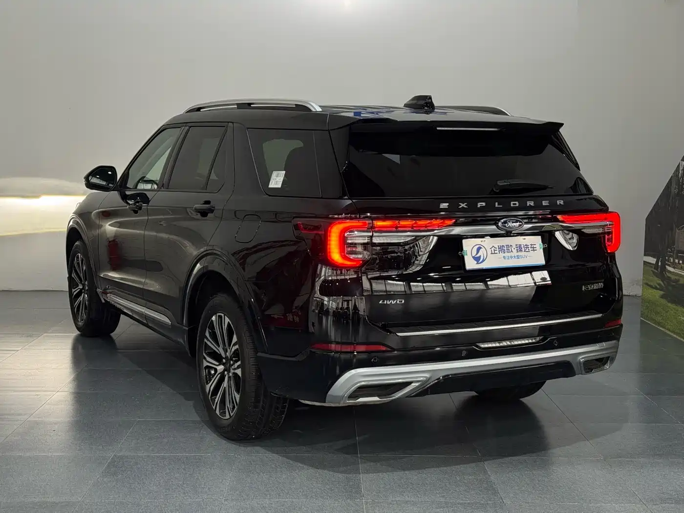 Ford Explorer 2025 2024 2.3T EcoBoost AWD Titanium Edition 6-Seater