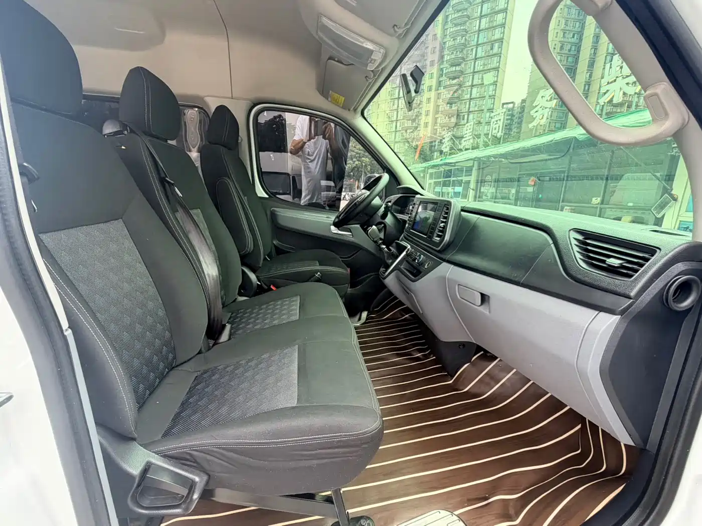 SAIC Maxus Xintu V80 2024 Aoyun Value Edition 6AMT Long Wheelbase Medium Roof 127Ps 6/7/8/9 Seats фото 10