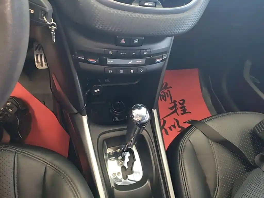 Peugeot 2008 2018 1.6L Automatic Fashion Edition фото 14