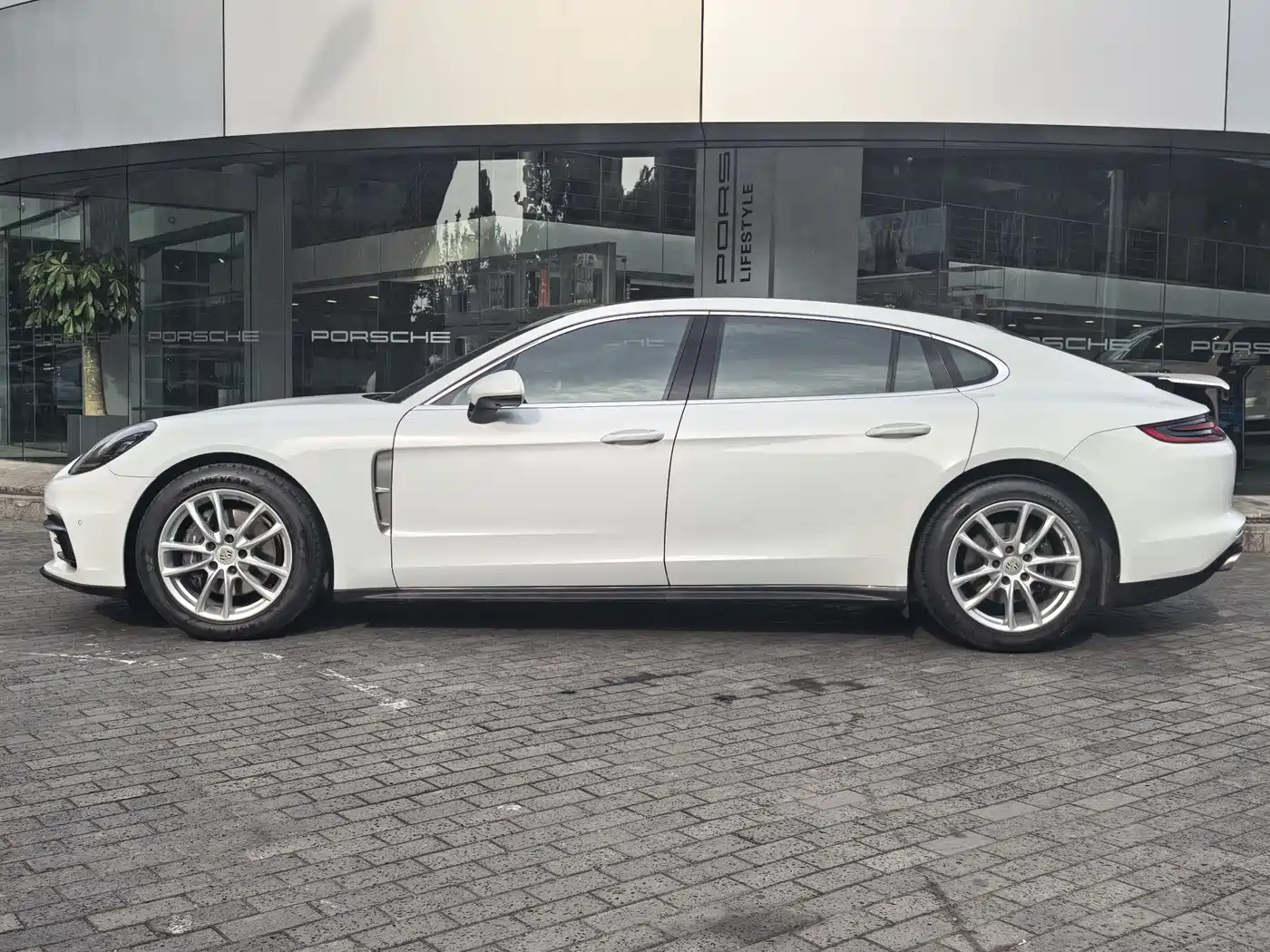 Porsche Panamera 2019 Panamera 4 Executive Long Wheelbase 2.9T фото 3
