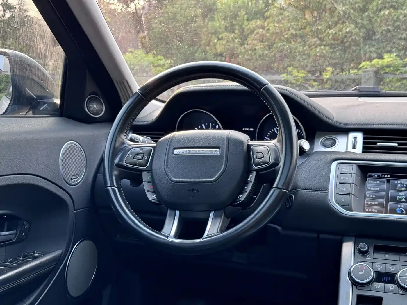 Land Rover Range Rover Evoque 2015 2.0T 5-Door Intelligent Edition фото 6