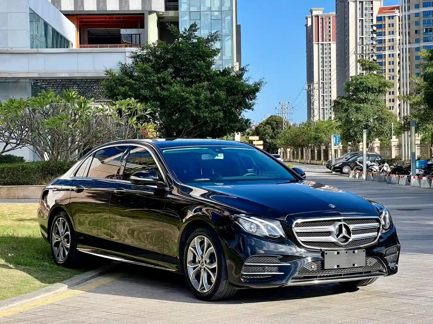 Mercedes-Benz E-Class 2020 E 300 L Sport Fashion Model фото 3