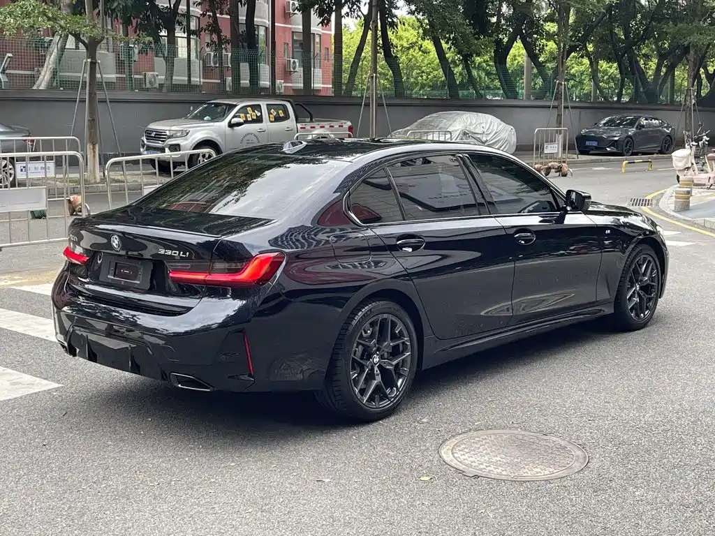 BMW 3-SERIES
