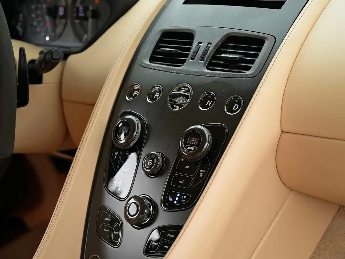 Aston Martin Vanquish 2016 2013 6.0L Standard