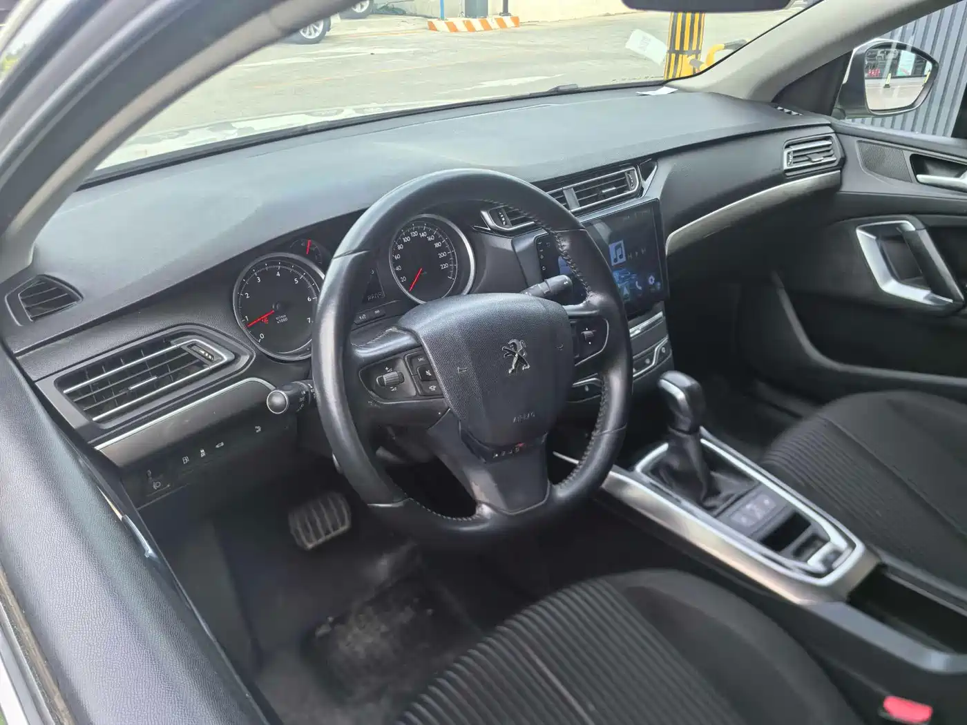 Peugeot 408 2016 1.6T Automatic Luxury Edition фото 7