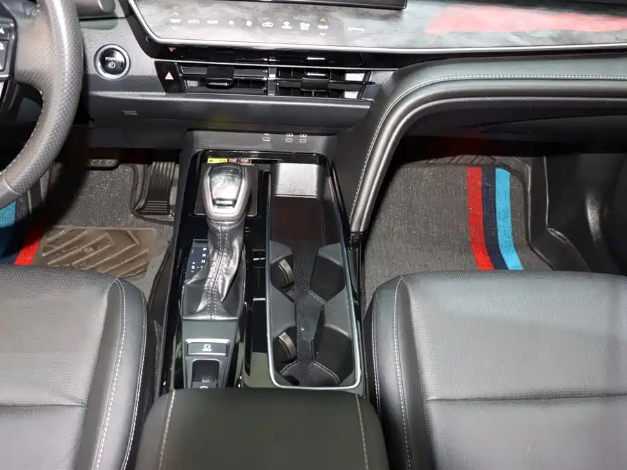 Toyota Camry 2024 Hybrid 2.0HG Premium Edition фото 15