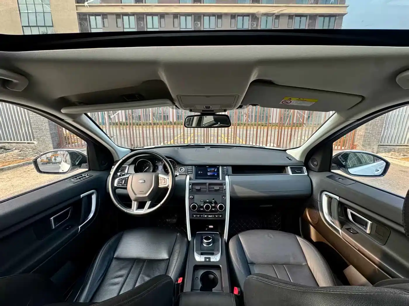 Land Rover Discovery Sport 2018 240PS SE Edition фото 7