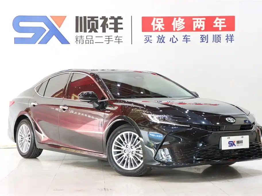 Toyota Camry 2024 Hybrid 2.0HG Premium Edition фото 3