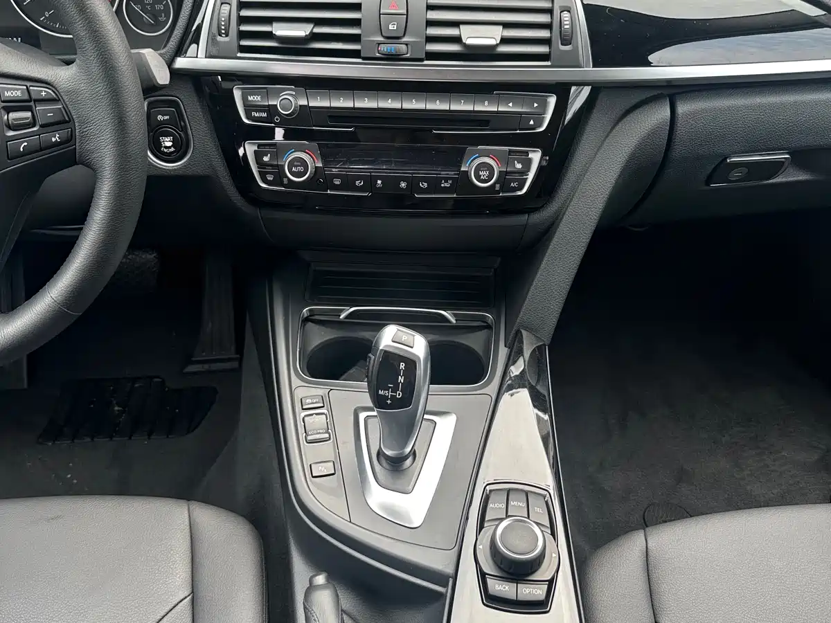 BMW 3 Series 2017 320Li xDrive Fashion фото 12