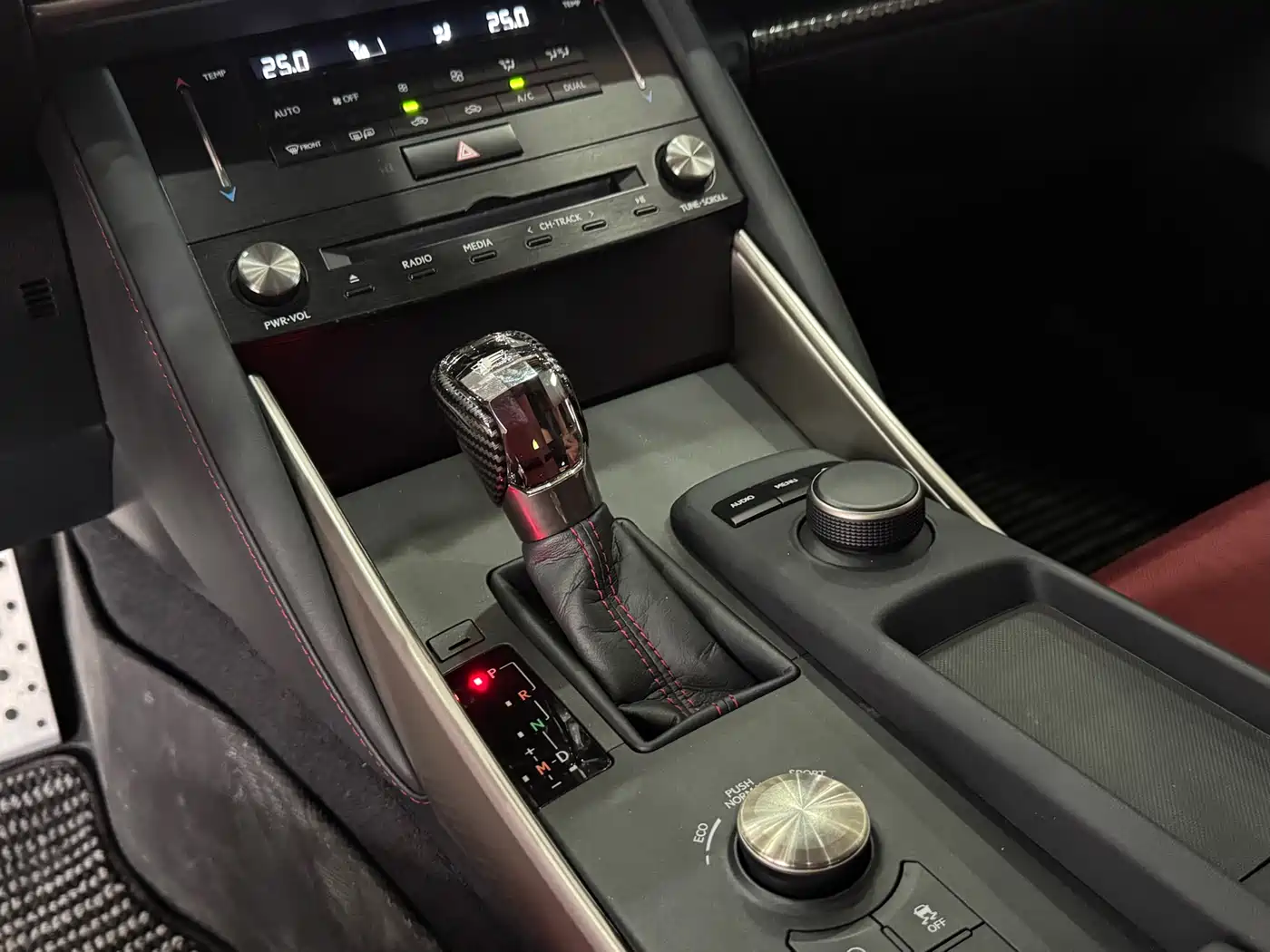 Lexus UX 2019 260h Explorer Fun Edition (China V) фото 15