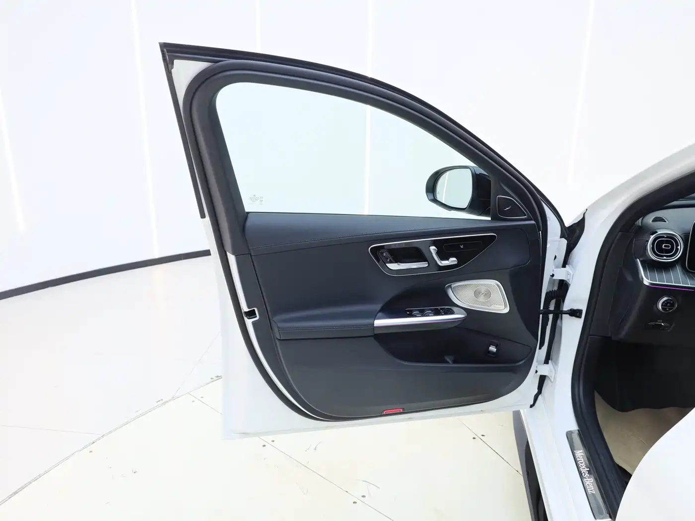 Mercedes-Benz C-Class 2025 C 260 L Night Sport Edition фото 10