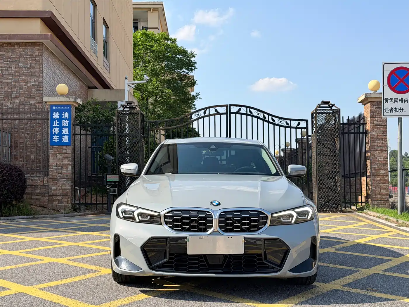 BMW 3 Series 2025 325i M Sport Package фото 2