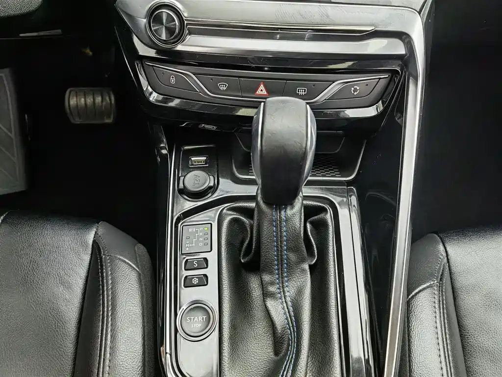 Peugeot 308 2016 230THP Automatic Luxury фото 13