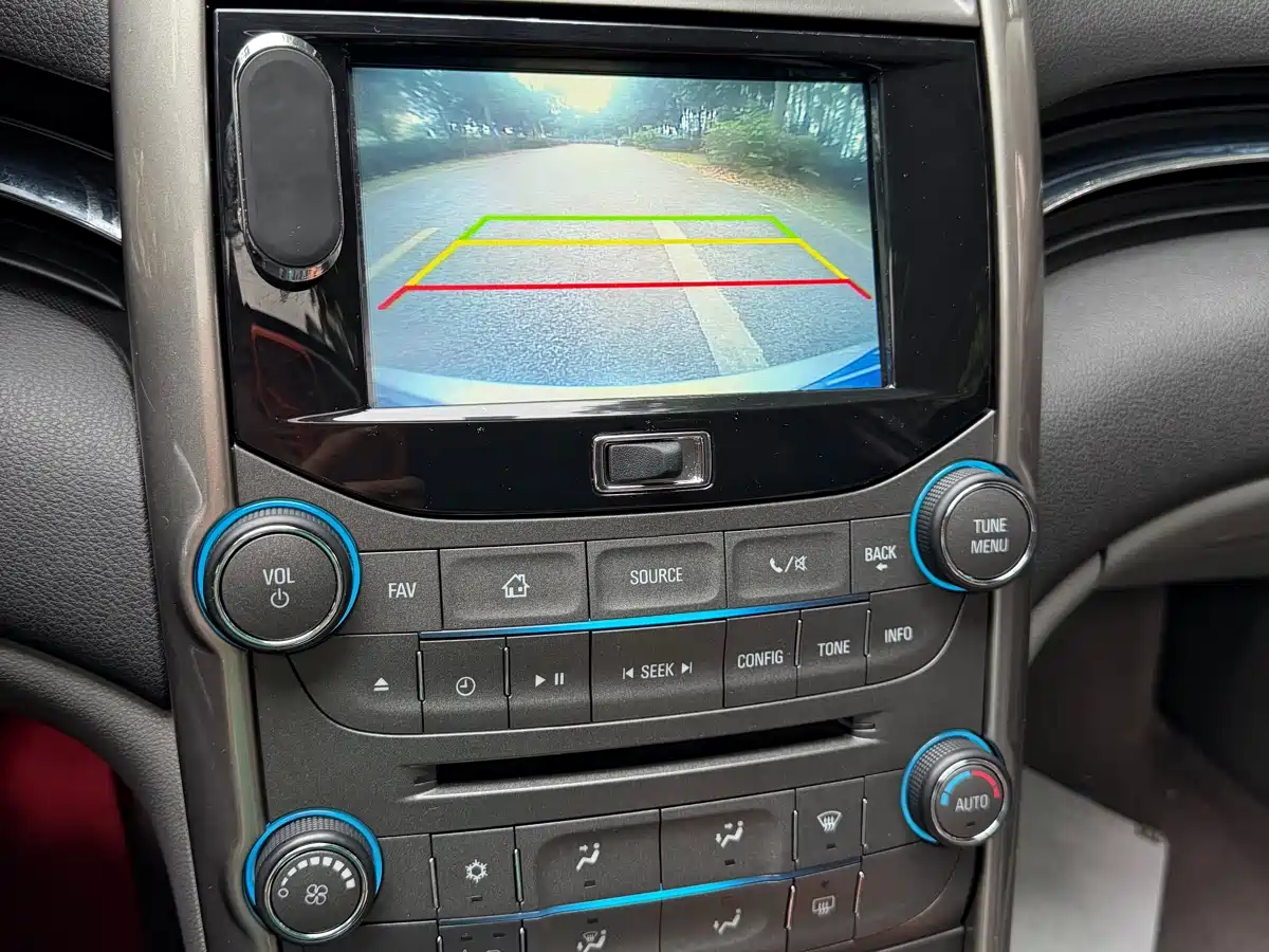 Chevrolet Malibu 2014 2.0L Automatic Luxury фото 12