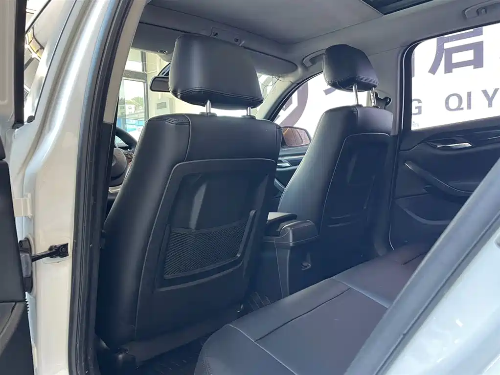 BMW X1 2015 Model sDrive18i Fashion Advanced Edition фото 11