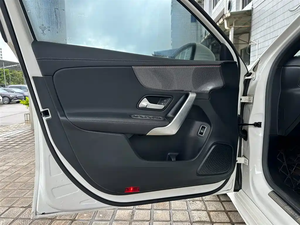 Mercedes-Benz A-Class 2021 A 200 L Sport Sedan Fashion Edition фото 10