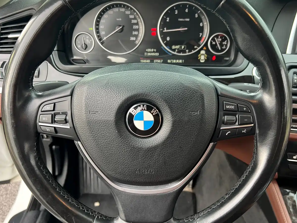 BMW 5 Series 2017 525Li Leading Edition фото 9